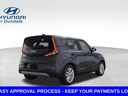 Used 2025 Kia Soul LX image 2