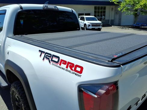 Used 2017 Toyota Tacoma TRD Pro AWD/4WD image 6