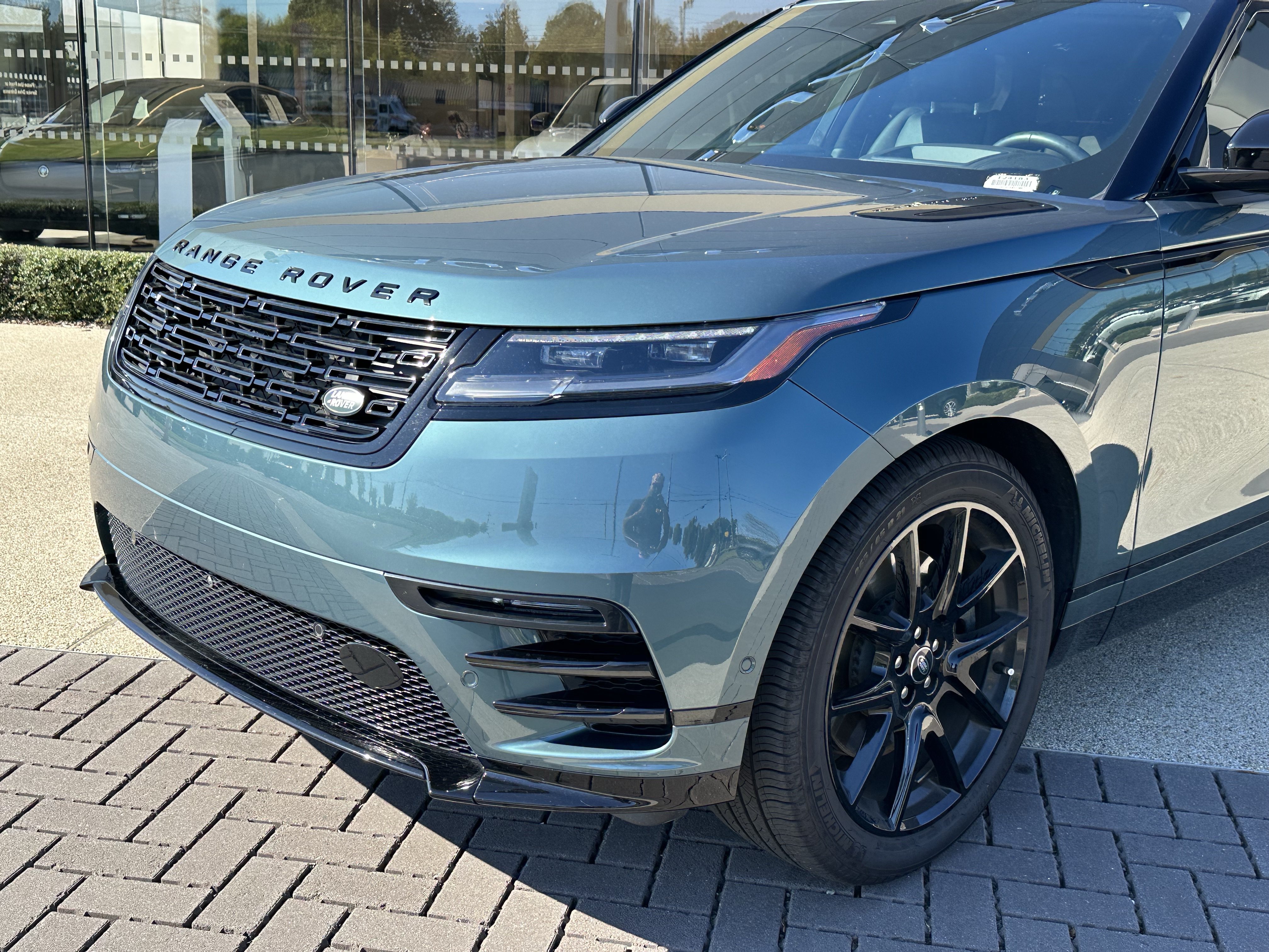 Certified 2026 Land Rover Range Rover Velar Dynamic SE AWD/4WD image 10