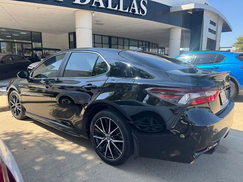 Used 2024 Toyota Camry SE w/ Convenience Package image 3