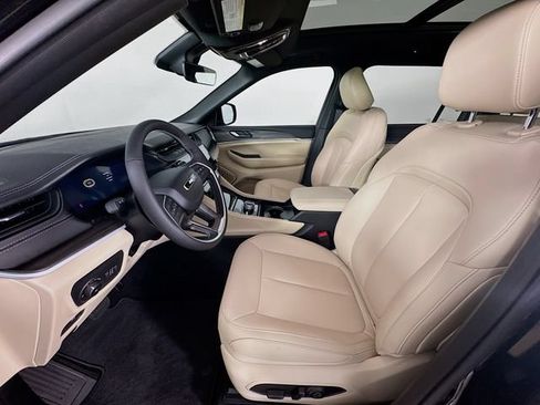 New 2026 Jeep Grand Cherokee L Limited w/ Limited Altitude Package AWD/4WD image 24