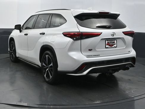 Used 2022 Toyota Highlander XSE image 4