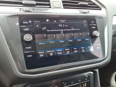 Used 2023 Volkswagen Tiguan SE AWD/4WD image 19