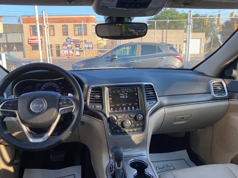 Used 2017 Jeep Grand Cherokee Limited AWD/4WD image 23