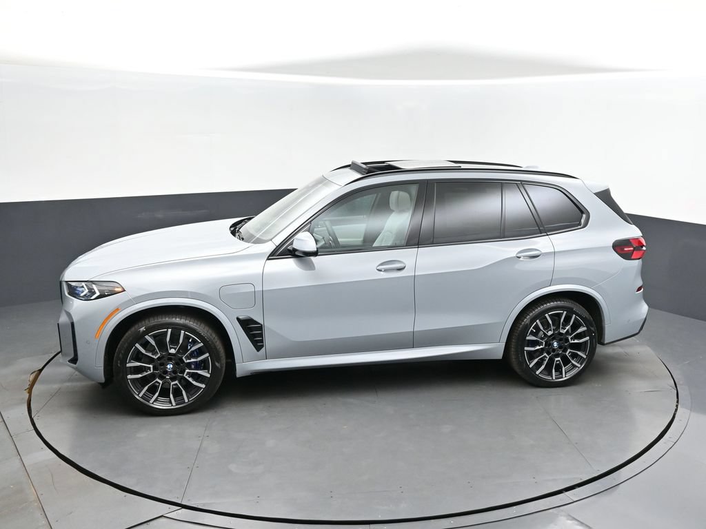 Used 2026 BMW X5 xDrive50e w/ M Sport Package AWD/4WD image 32