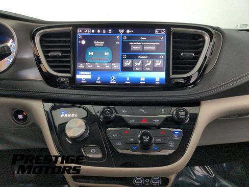 Used 2023 Chrysler Pacifica Touring-L FWD image 20