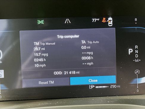 Used 2025 Volvo XC40 B5 Plus image 19