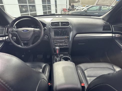 Used 2018 Ford Explorer XLT w/ Equipment Group 202A image 28