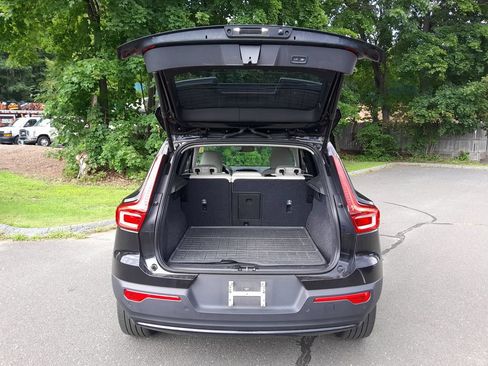 Used 2024 Volvo XC40 B5 Plus w/ Protection Package Premier AWD/4WD image 34