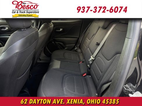 Used 2016 Jeep Renegade Latitude AWD/4WD image 9