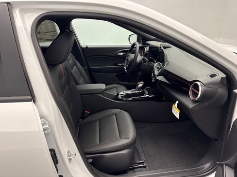 New 2025 Chevrolet Trax RS image 27