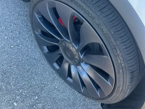 Used 2024 Tesla Model Y Performance AWD/4WD image 6