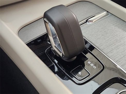 New 2026 Volvo V60 B5 Cross Country Plus w/ Protection Package Premier image 20