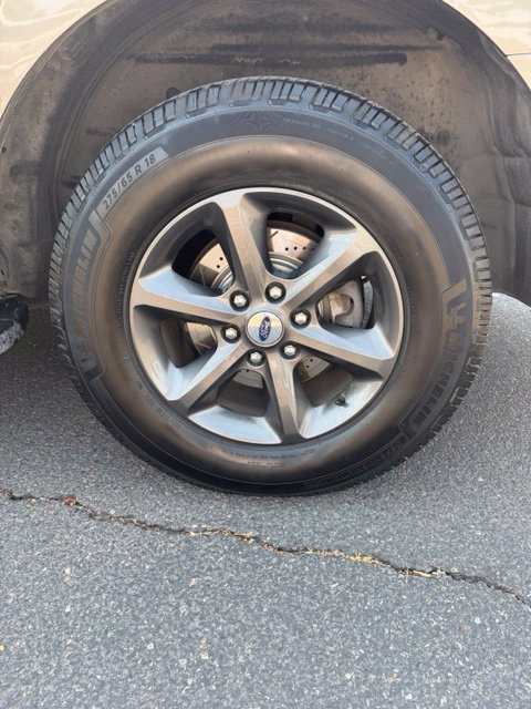 Used 2018 Ford Expedition XLT w/ Equipment Group 202A AWD/4WD image 12