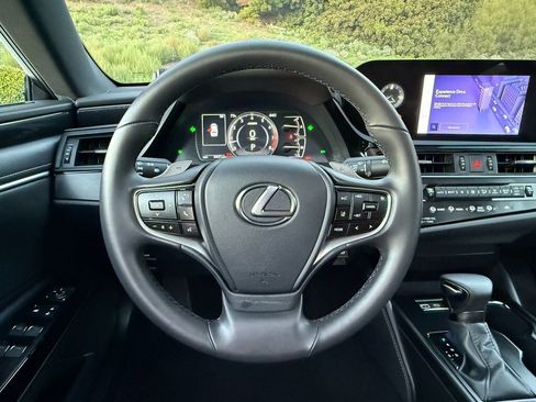 Certified 2025 Lexus ES 350 image 19