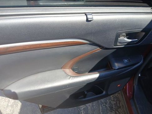 Used 2015 Toyota Highlander Limited image 34