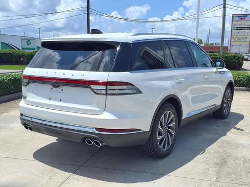 New 2026 Lincoln Aviator 2WD image 2