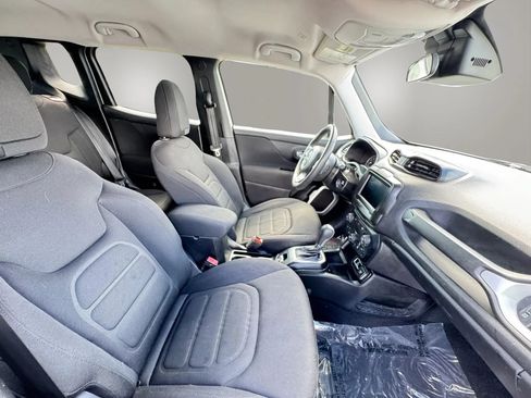 Used 2018 Jeep Renegade Latitude FWD image 15