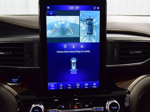 Used 2023 Ford Explorer King Ranch w/ Technology Package image 25