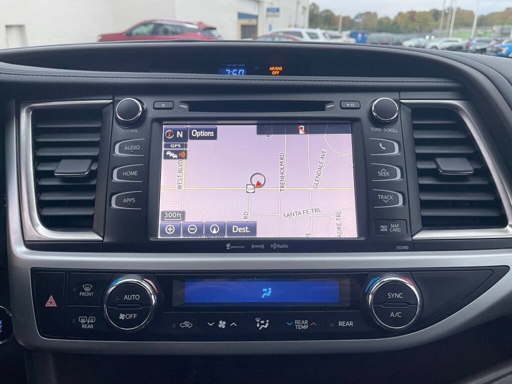 Used 2019 Toyota Highlander XLE AWD/4WD image 13