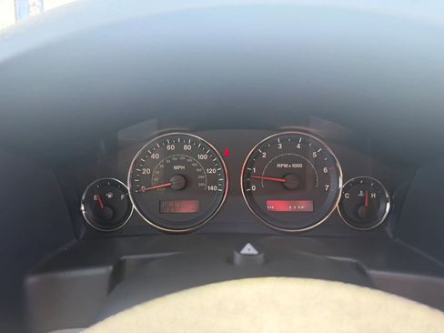 Used 2006 Jeep Commander Limited AWD/4WD image 19