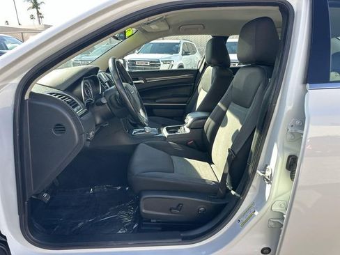 Used 2022 Chrysler 300 Touring image 17
