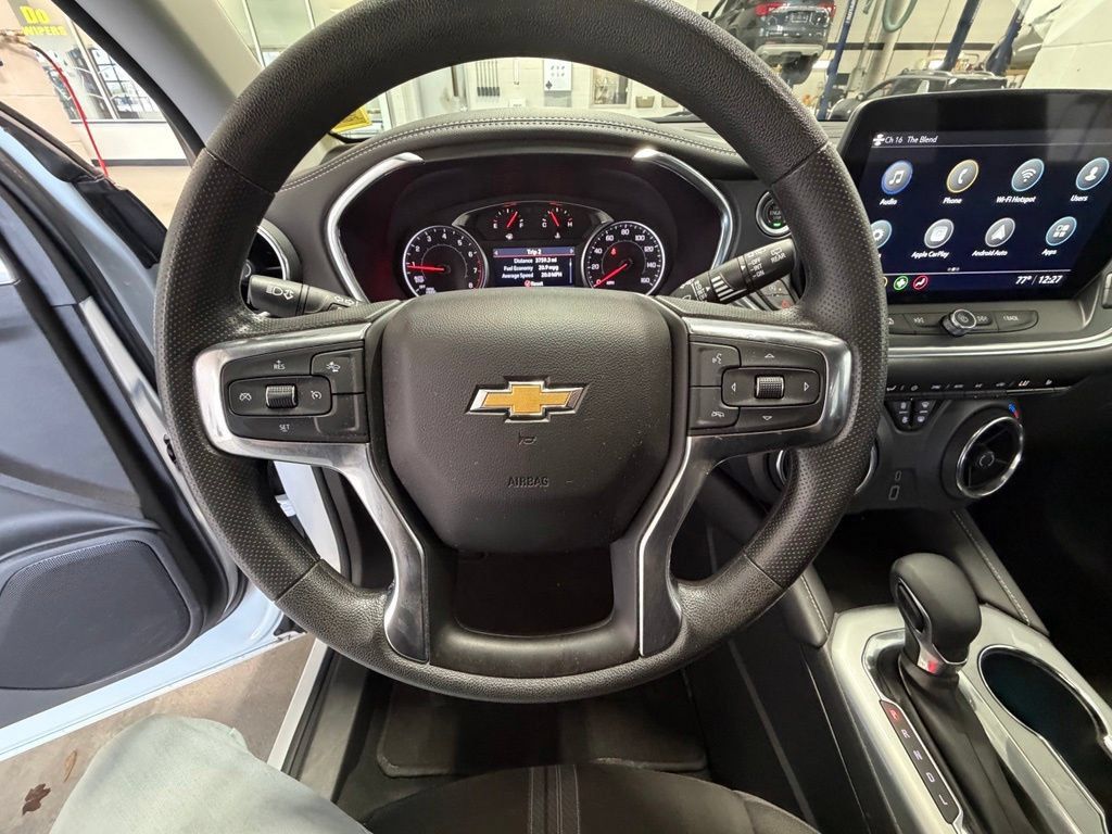 Used 2025 Chevrolet Blazer LT AWD/4WD image 34
