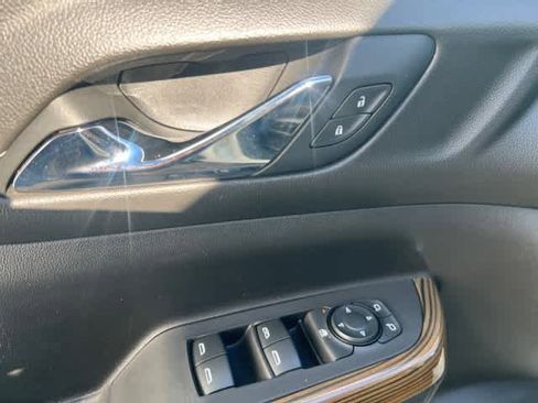 Used 2021 GMC Acadia SLE w/ Driver Convenience Package image 14