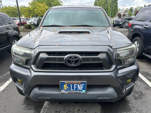 Used 2015 Toyota Tacoma 4x4 Double Cab w/ TRD Sport Package image 2
