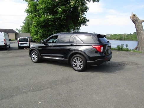 Used 2020 Ford Explorer XLT w/ Equipment Group 202A AWD/4WD image 4