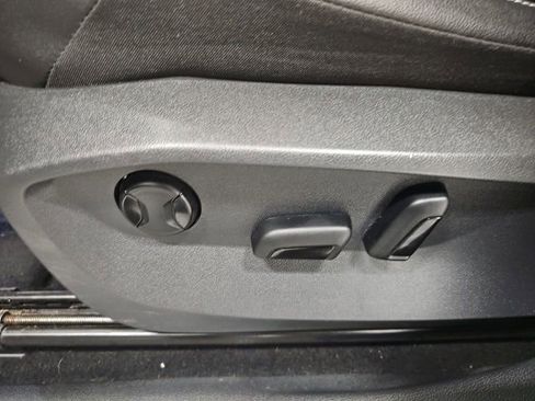 Used 2022 Volkswagen Tiguan SE R-Line image 16