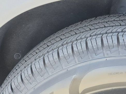 Used 2025 GMC Acadia Elevation image 28