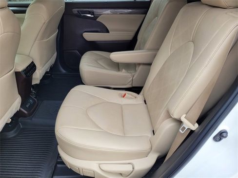 Used 2022 Toyota Highlander Platinum image 23