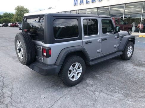 Used 2021 Jeep Wrangler Unlimited Sport AWD/4WD image 3