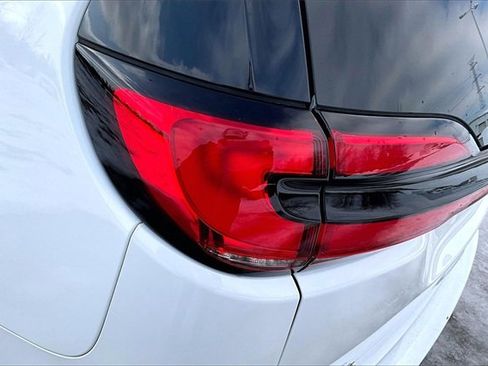 Used 2024 Chrysler Pacifica Touring-L image 30