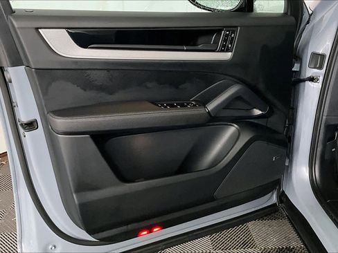 Used 2024 Porsche Cayenne image 20