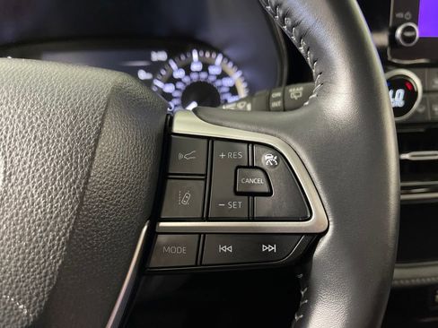 Certified 2025 Toyota Highlander LE image 27