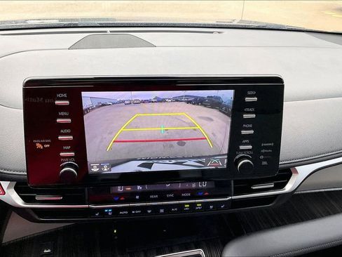 Used 2021 Toyota Sienna Limited FWD image 20