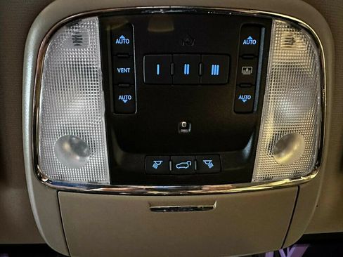 Used 2020 Jeep Grand Cherokee Overland AWD/4WD image 23