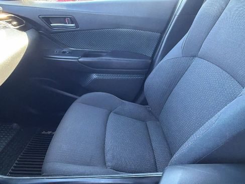 Used 2018 Toyota C-HR XLE FWD image 12