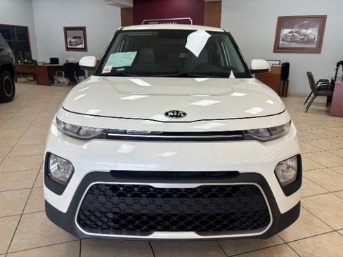 Used 2021 Kia Soul LX FWD image 2