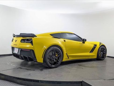 Used 2016 Chevrolet Corvette Z06 w/ 3LZ Preferred Equipment Group RWD image 8