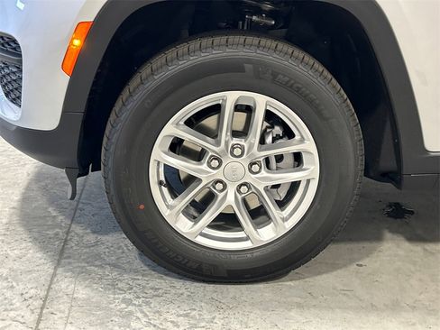 New 2025 Jeep Grand Cherokee 4WD image 11