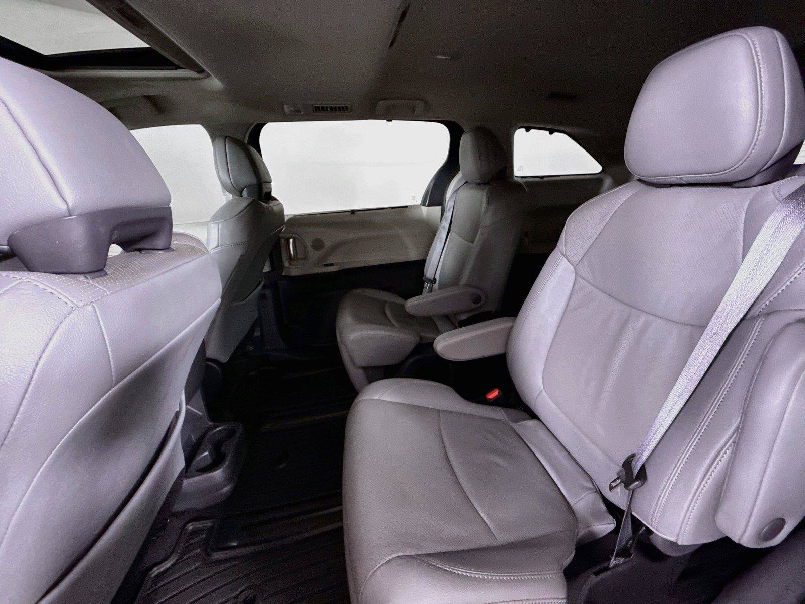 Used 2023 Toyota Sienna Limited FWD image 34