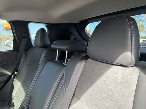 Used 2025 Mitsubishi Outlander 4WD Plug-In Hybrid image 11