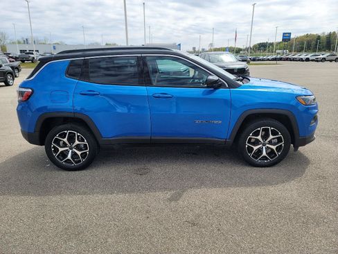 Used 2025 Jeep Compass Limited AWD/4WD image 8