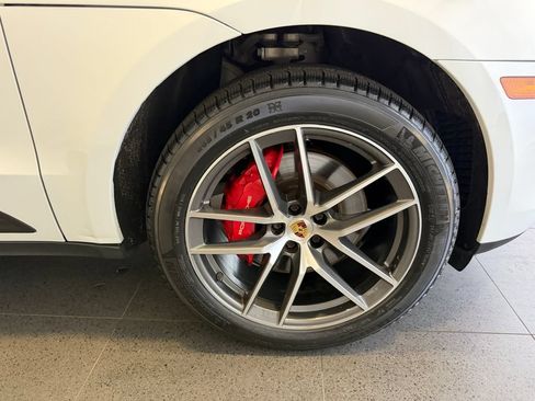 Certified 2023 Porsche Macan S AWD/4WD image 13