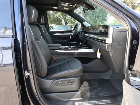 New 2025 Cadillac Escalade Sport Platinum w/ LPO, ONYX Package image 27