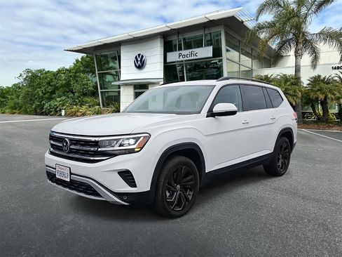 Used 2023 Volkswagen Atlas SE w/ Panoramic Sunroof Package image 1