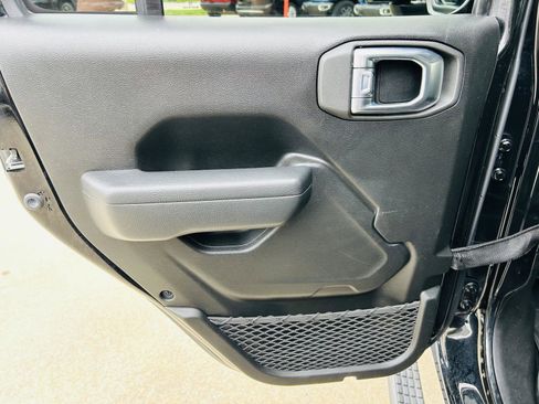 Used 2022 Jeep Wrangler Unlimited Sport AWD/4WD image 21